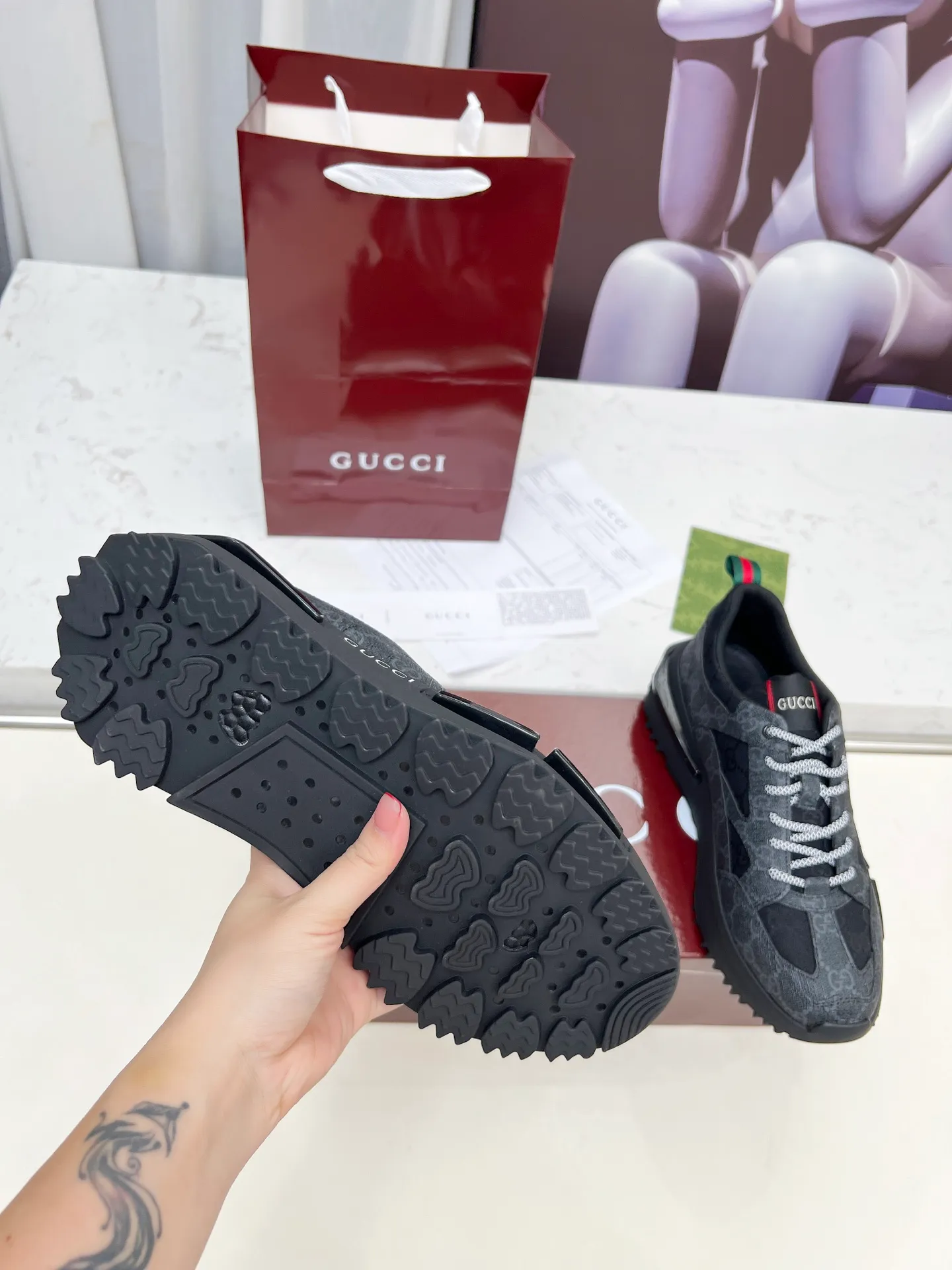 Factory direct sales p560🐘🐘women's shoes women's clothing ❤️‍🔥❤️‍🔥❤️‍🔥Gucci series 2.0 sports shoes are made with heavy investment❤️‍🔥❤️‍🔥❤️‍🔥Renewed interpretation of the brand's iconic striped webbing elements😍😍When retro genes collide with futuristic design🎊🎊This new pair of Gucci shoes directly reaches the trend threshold💥 ✔️Caron color contrast + classic stripes, GG reflective piping, visual impact, and comes with high-light filter when out on the street ✔️Multi-layer structure of different materials, mesh breathability, leather shaping, outsole EVA foam and TPU combination😍😍😍Fashion and practicality online ✔️Details of double G midsole + iconic double G lock shoelaces, retro DNA is crazy and restless, and every step is based on the trendy aesthetic❤️❤���❤️❤️ Matching code: male 39-44